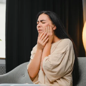 Middle age woman with tooth pain